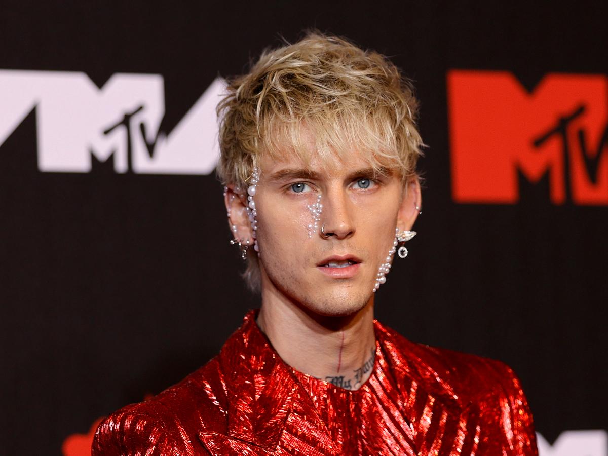Machine Gun Kelly Gets Electrocuted at Pre-Super Bowl Party Performance
