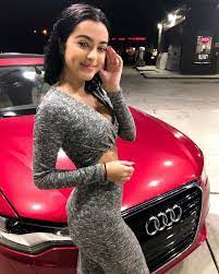 Malu Trevejo with her car